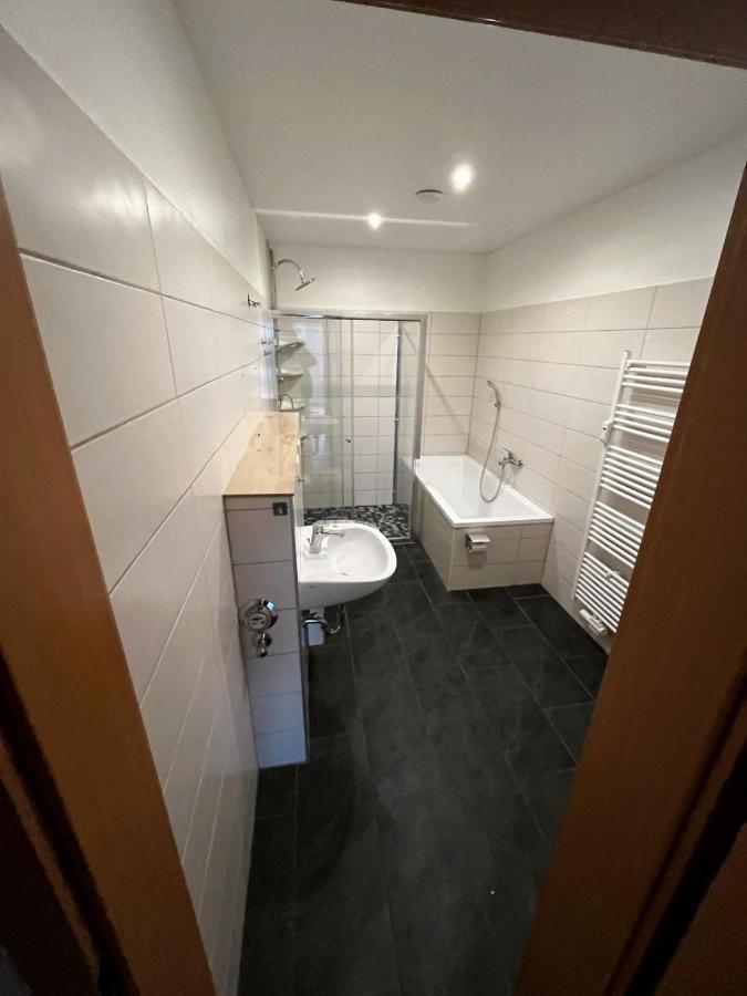 Apartment Fuer Bis Zu 7 Personen Mit Balkon ฮัลเบอร์ชตัดท์ ภายนอก รูปภาพ